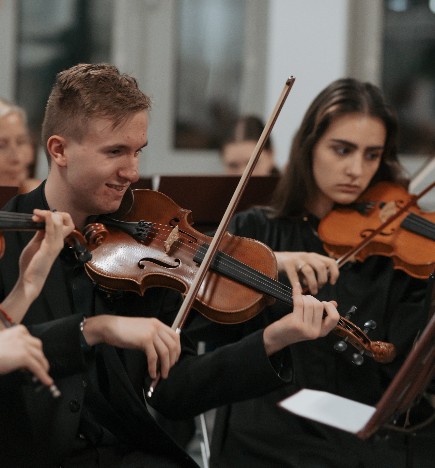 Koncert smyčců v městské knihovně